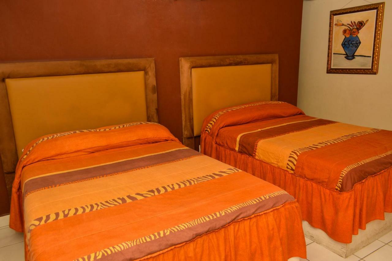 Hotel Baeza Delicias Exterior photo